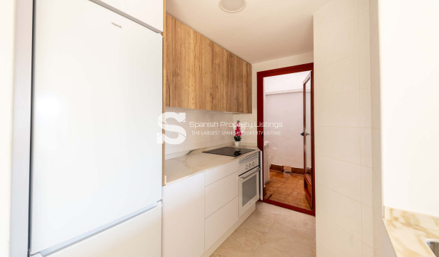 Obra nueva - Apartment - Jerónimo y Avileses