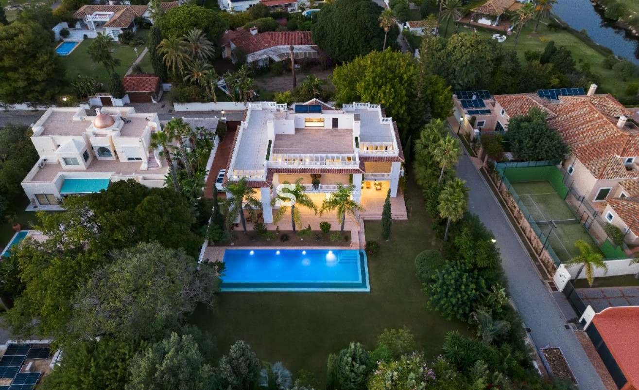 Obra nueva - Villa - Estepona
