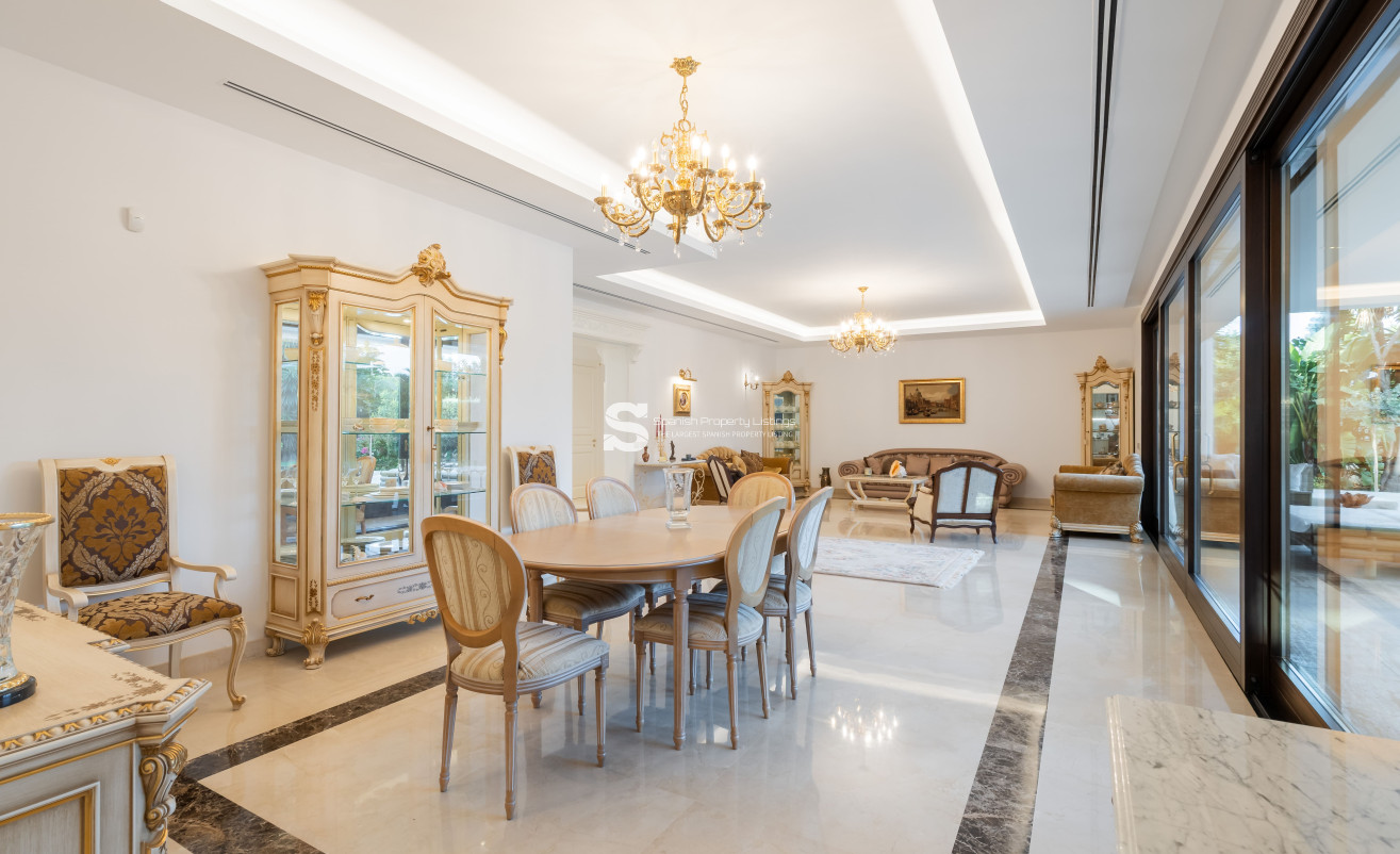 Obra nueva - Villa - Estepona