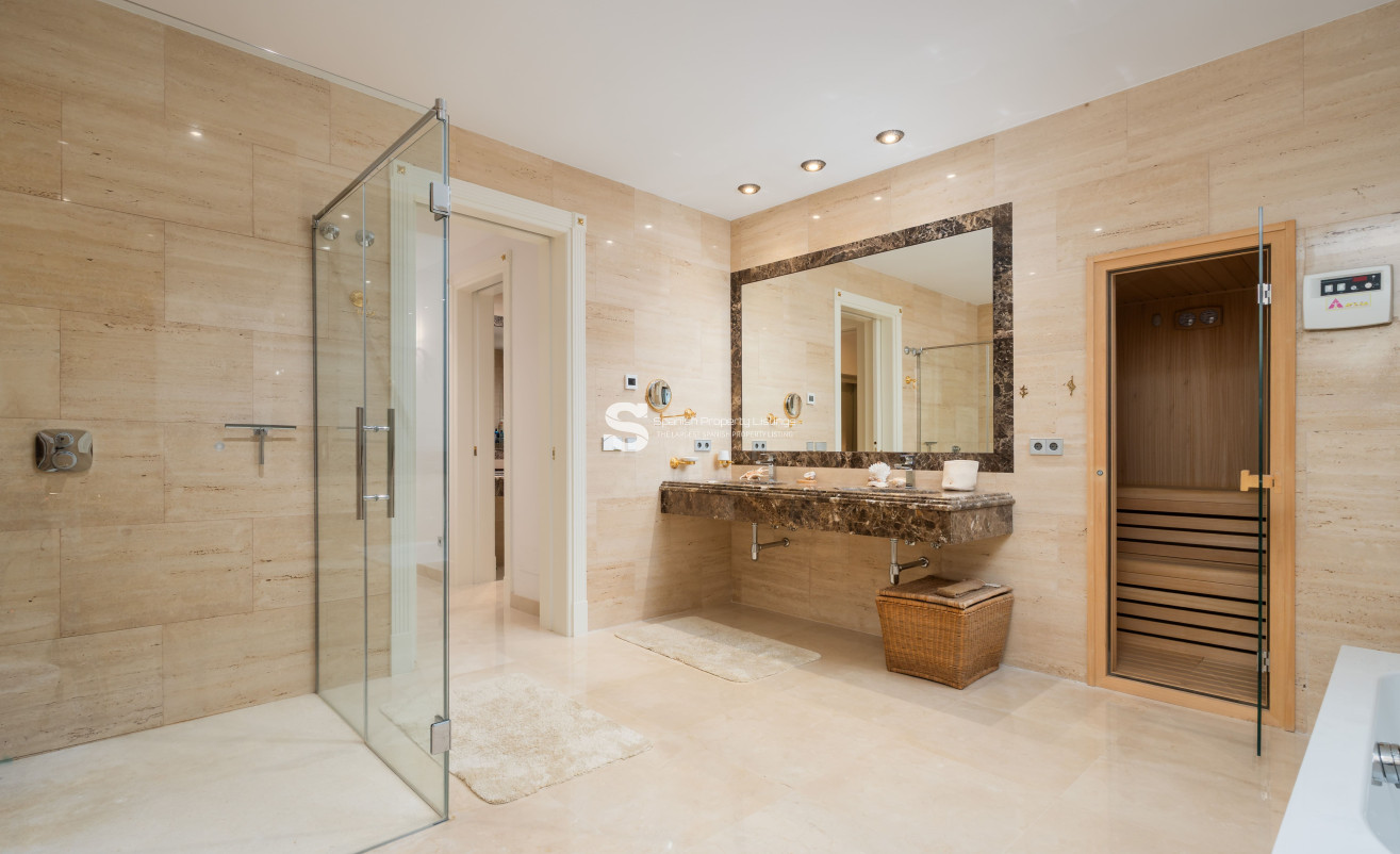 Obra nueva - Villa - Estepona