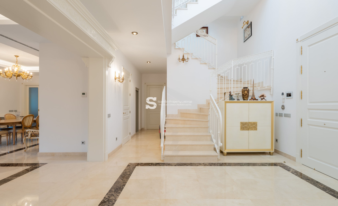 Obra nueva - Villa - Estepona