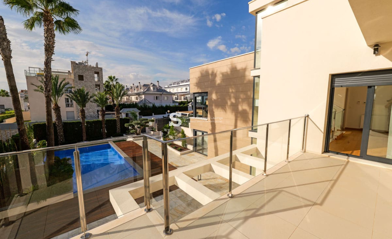 Obra nueva - Villa - Torrevieja