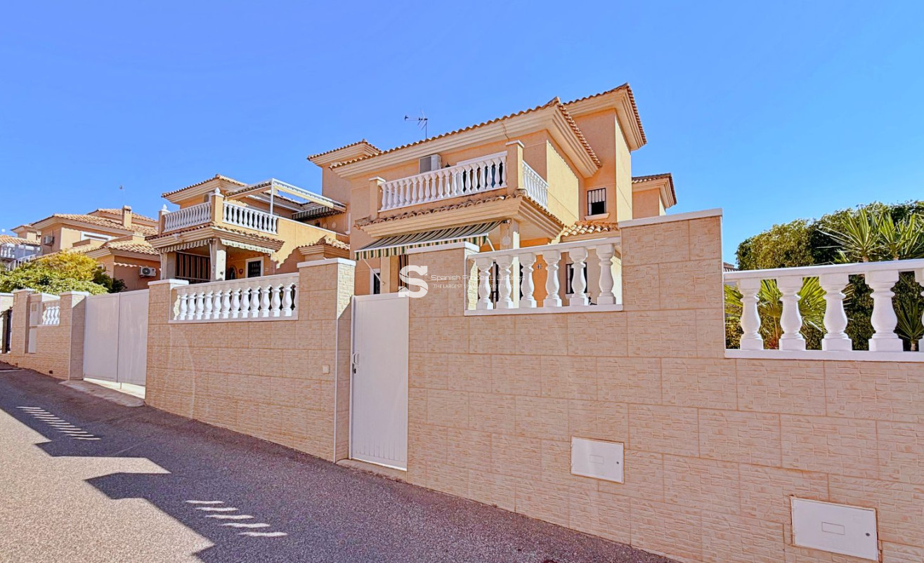 Resale - Villa - Orihuela - Orihuela Costa