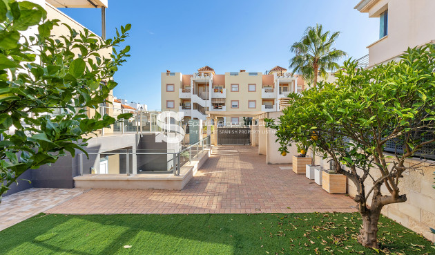 Resale - Villa - Orihuela Costa - La Zenia