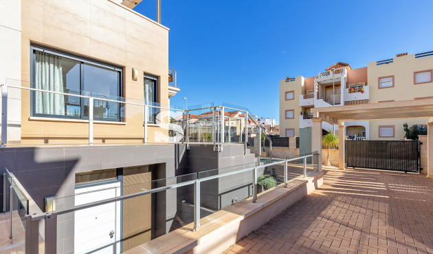 Resale - Villa - Orihuela Costa - La Zenia