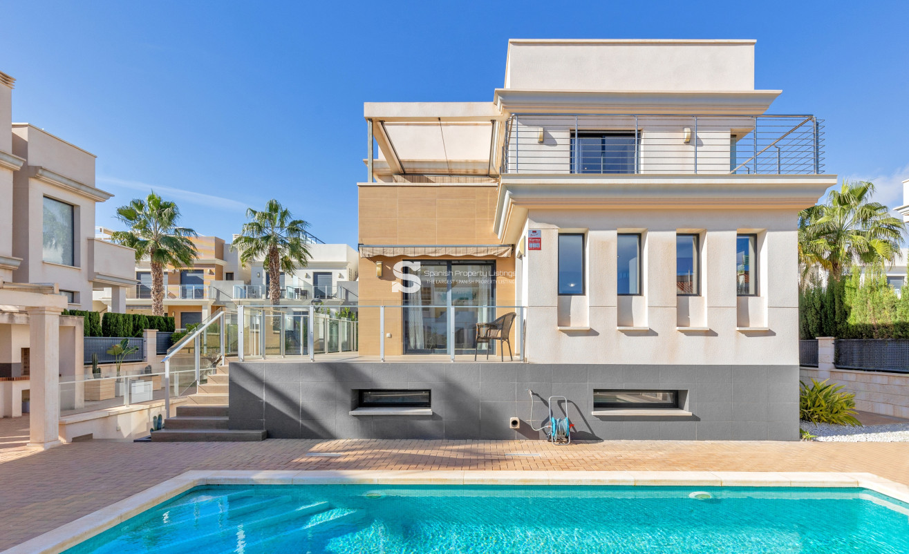 Resale - Villa - Orihuela Costa - La Zenia
