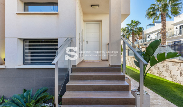 Resale - Villa - Orihuela Costa - La Zenia