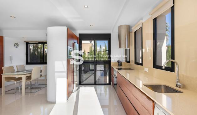 Resale - Villa - Orihuela Costa - La Zenia