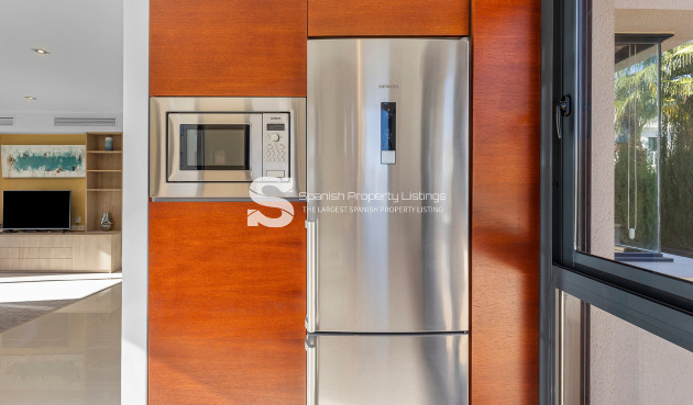 Resale - Villa - Orihuela Costa - La Zenia