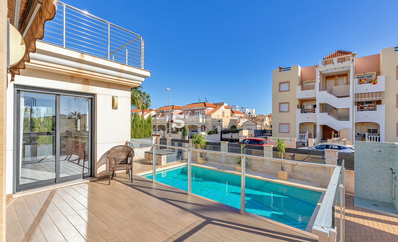 Resale - Villa - Orihuela Costa - La Zenia