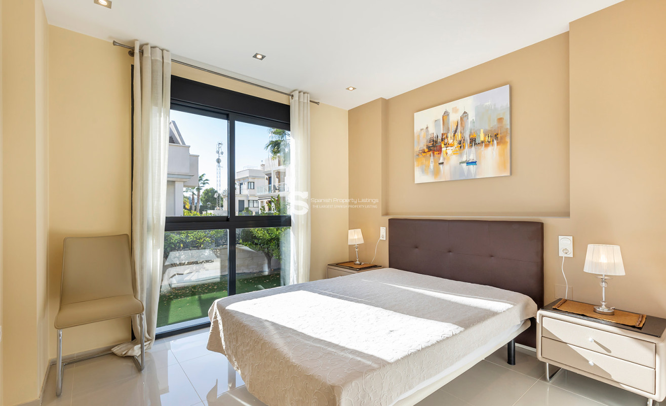 Resale - Villa - Orihuela Costa - La Zenia