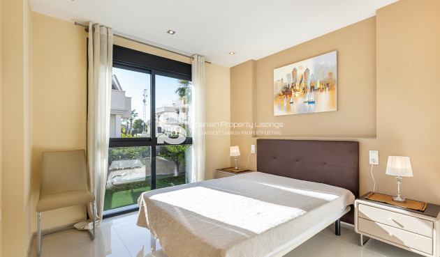 Resale - Villa - Orihuela Costa - La Zenia