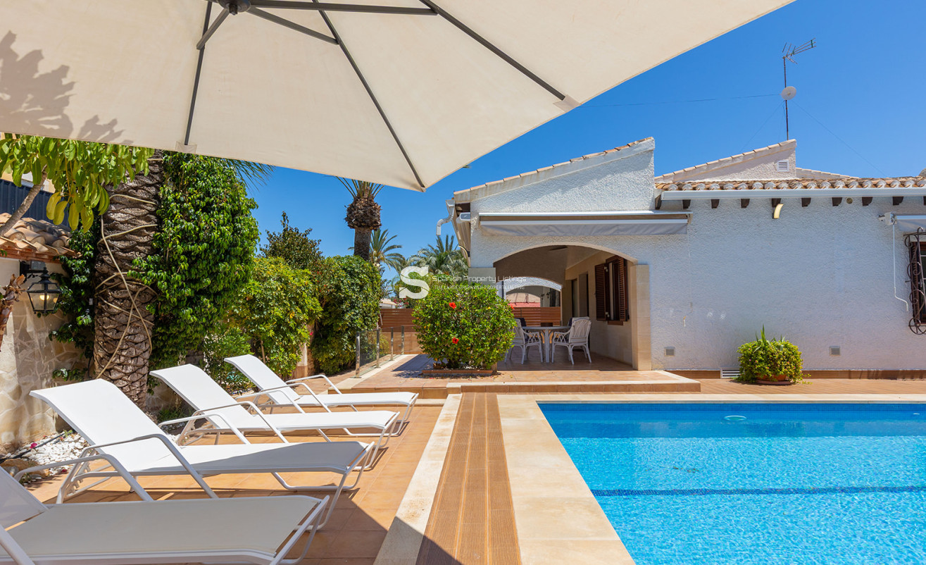 Resale - Villa - Orihuela Costa - Punta Prima