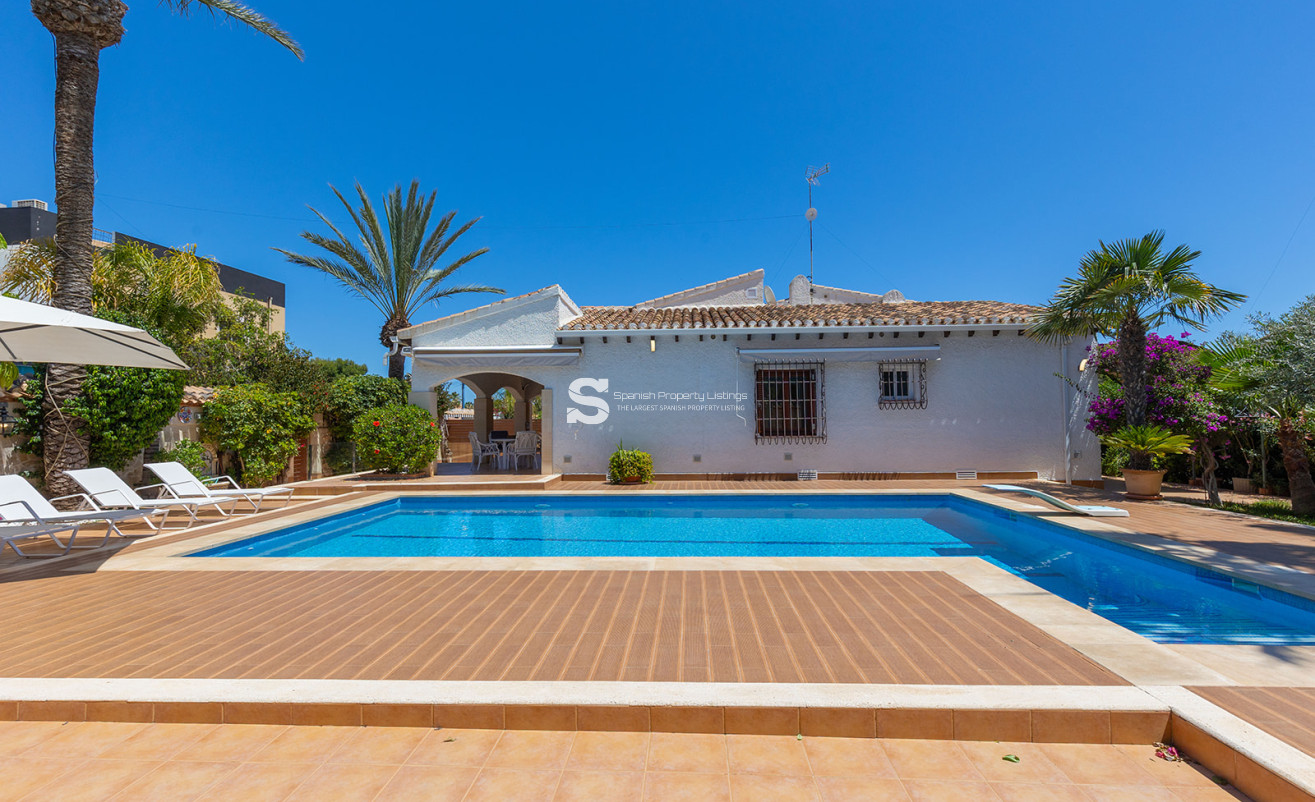 Resale - Villa - Orihuela Costa - Punta Prima