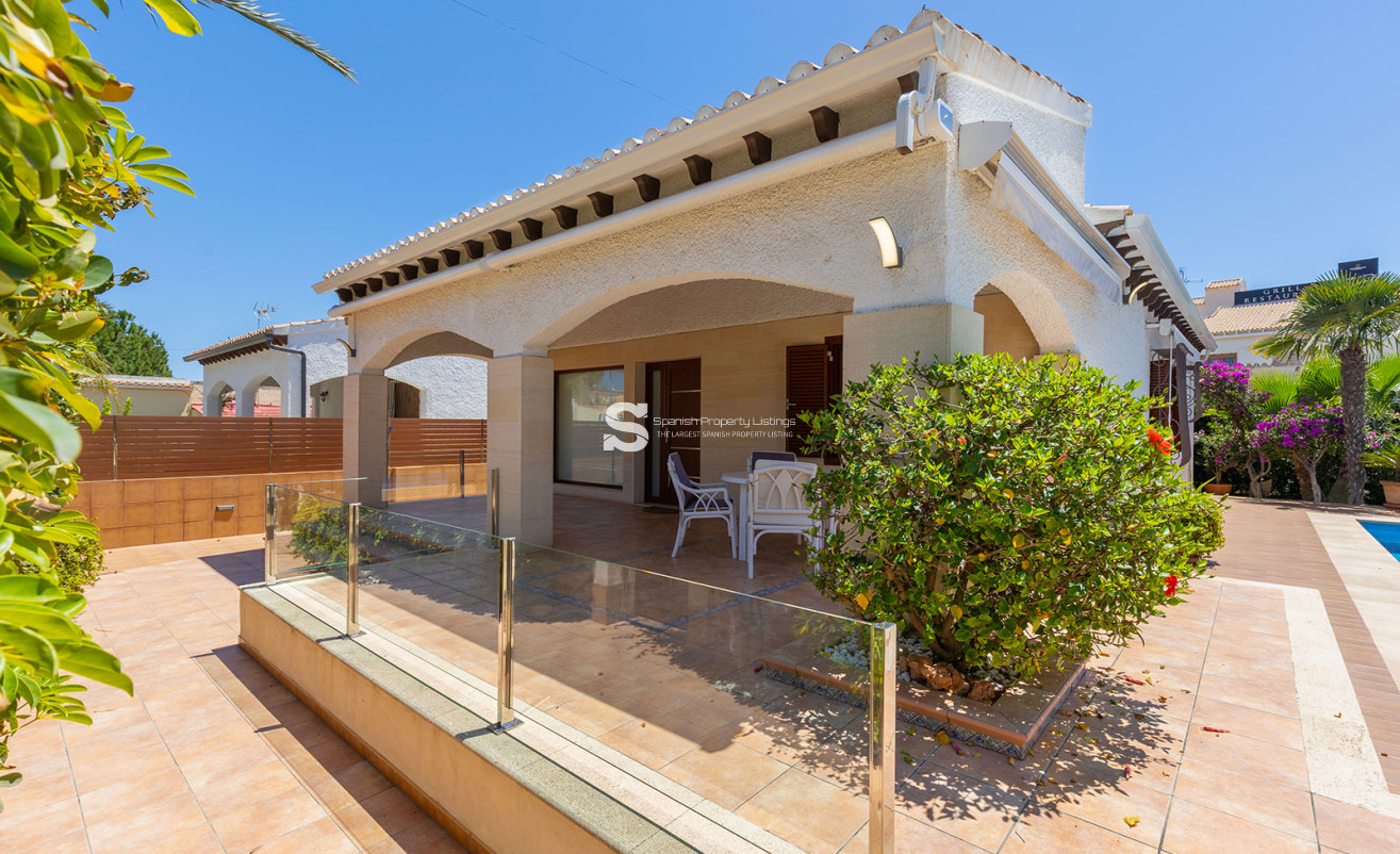 Resale - Villa - Orihuela Costa - Punta Prima