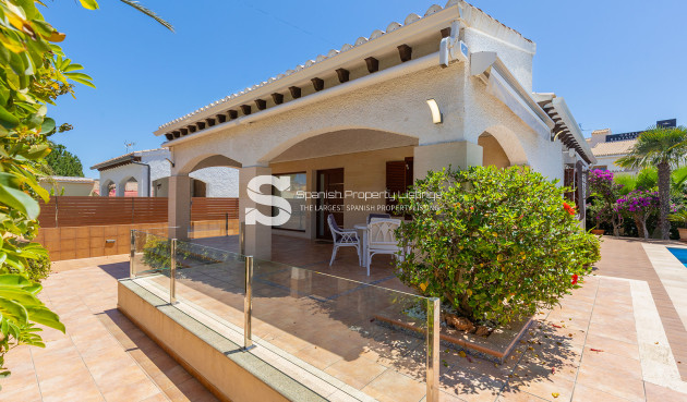 Resale - Villa - Orihuela Costa - Punta Prima