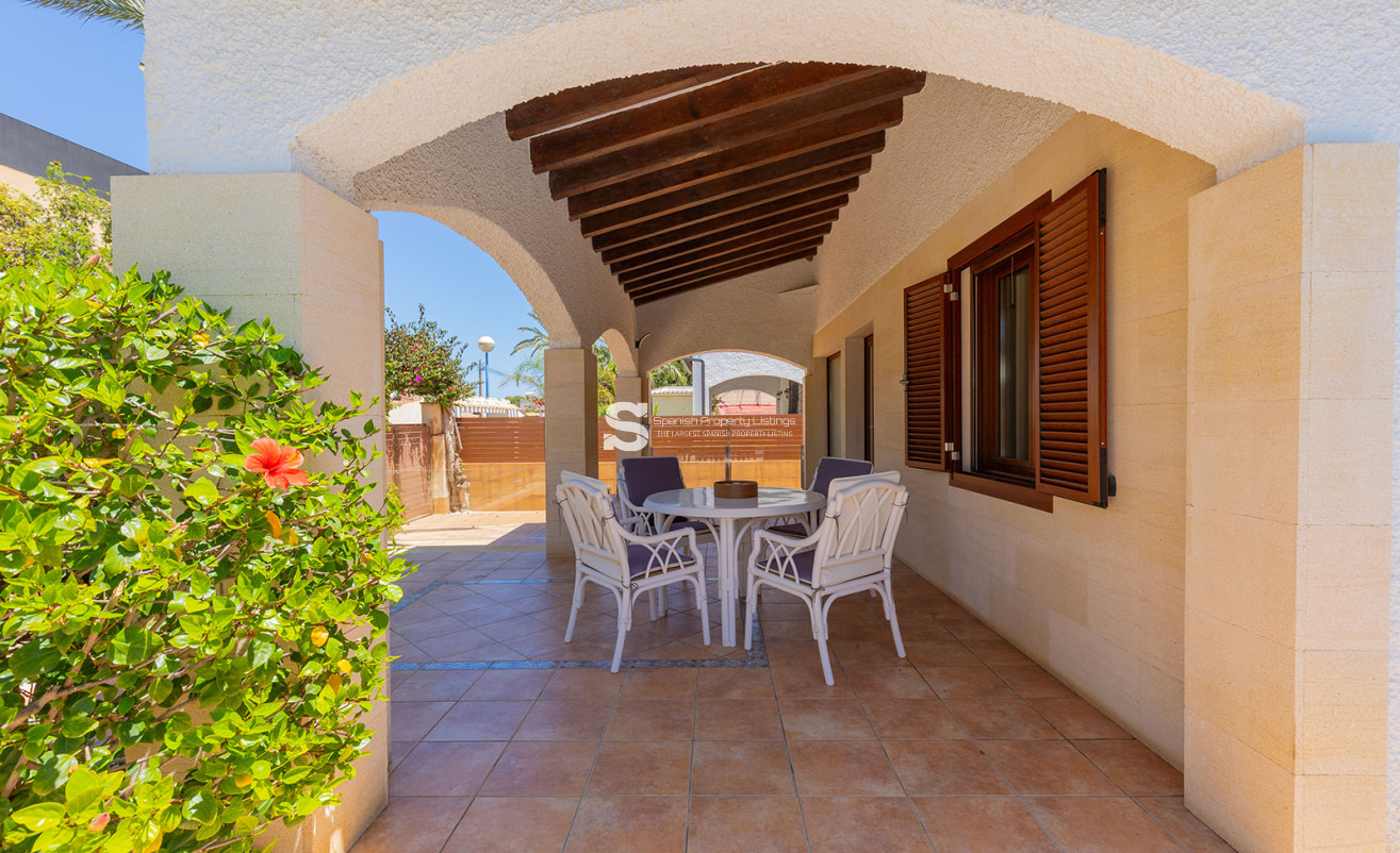 Resale - Villa - Orihuela Costa - Punta Prima