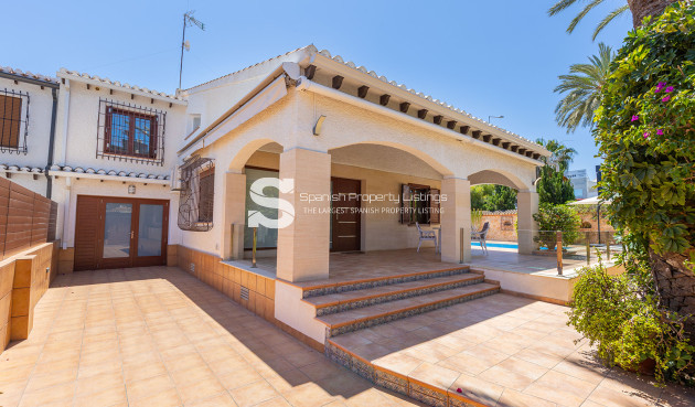 Resale - Villa - Orihuela Costa - Punta Prima
