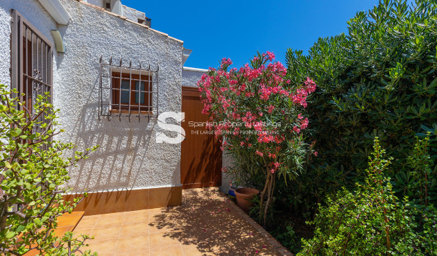 Resale - Villa - Orihuela Costa - Punta Prima