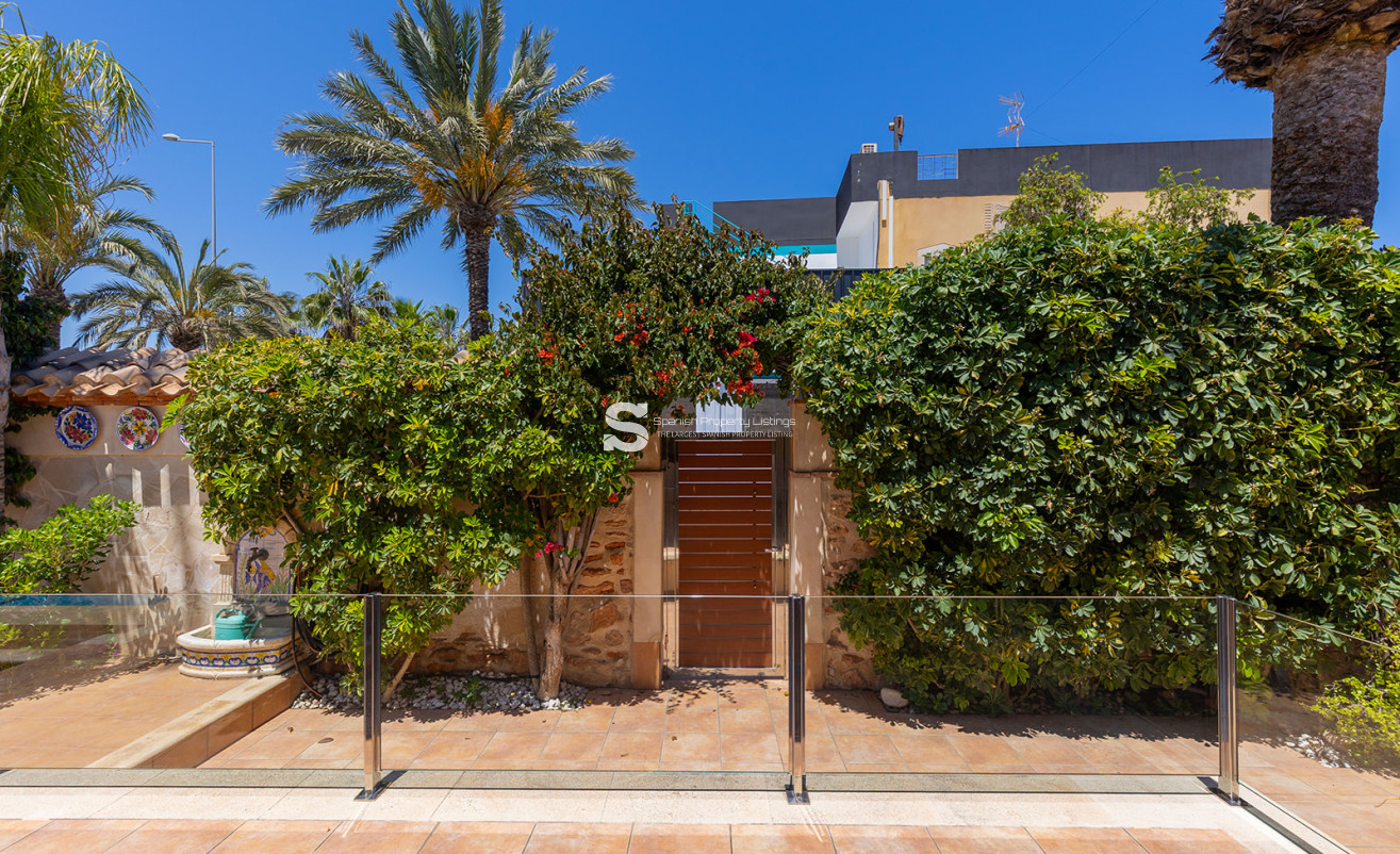 Resale - Villa - Orihuela Costa - Punta Prima
