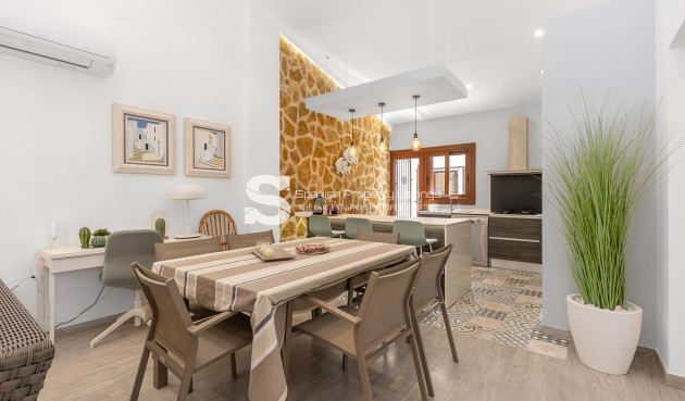 Resale - Villa - Orihuela Costa - Punta Prima