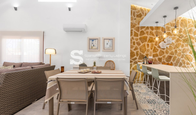 Resale - Villa - Orihuela Costa - Punta Prima