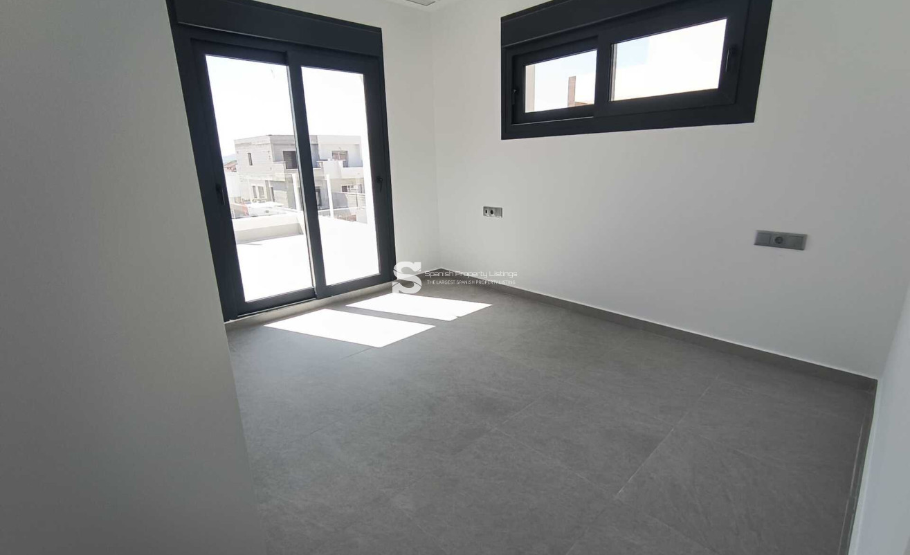 Obra nueva - detached - Daya Nueva